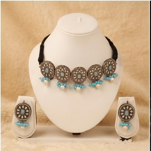 Ensemble collier ras-du-cou et boucles d'oreilles ethniques pour femme, avec pierres bleues et perles pendantes, en laiton, longueur réglable, style traditionnel, bijoux de mariage - Product Image 1