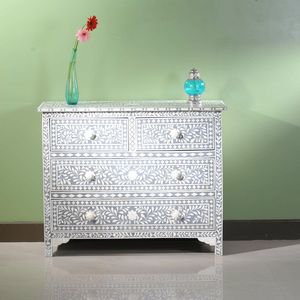 Commode en bois avec incrustations en os, finition naturelle, fabriquée à la main, pour une décoration élégante de la maison - Product Image 1