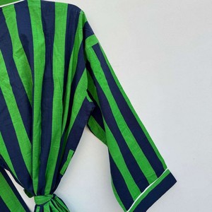 Bata Kimono 100% Algodón a Rayas con Cuello en V y Cintura Ajustable para Mujer y Hombre, Ideal para Playa y Bodas - Product Image 2