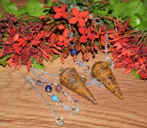 Péndulo de cristal curativo, cono de piedras preciosas naturales - Product Image 2