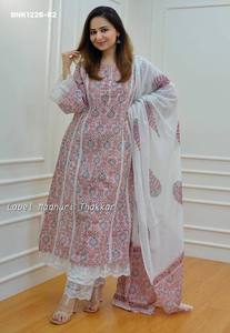 Proveedor de conjuntos de Kurti de muselina y seda de alta calidad con diseño estampado, pantalón y dupatta, de Surat, exportador de moda femenina. - Product Image 2