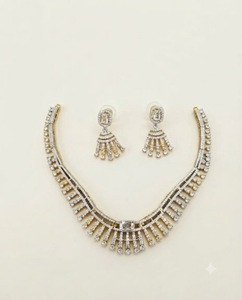 Parure de bijoux plaquée bicolore avec collier en diamant américain taille radiant et boucles d'oreilles assorties, style ethnique pour soirée, vente en gros - Product Image 1