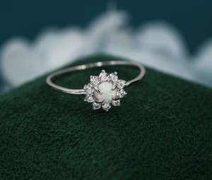 Bague Halo en Opale de Feu CZ en Argent Sterling avec Pierre d'Opale de Laboratoire 4x6mm, Bague en Opale Blanche - Product Image 3