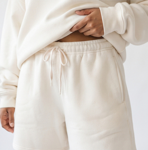 Ensemble short et haut décontracté pour femme, 100% coton molletonné, coupe oversize ample, col rond, taille mi-haute avec cordon de serrage - Product Image 4