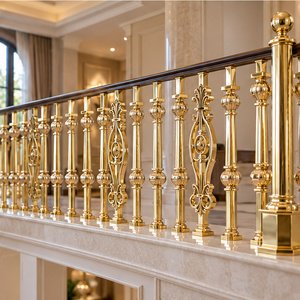 Balustrade en or massif avec médaillons ovales ornés, meneaux sculptés et main courante décorative pour grandes escalinades - Product Image 1