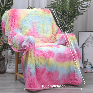 Coperta in Finta Pelliccia Arcobaleno Super Morbida 51"x63", Spessa e Lavorata a Maglia, per Arredamento Invernale - Pelliccia Lunga e Soffice, Solo Ritiro in Negozio - Product Image 2