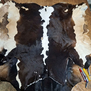 หนังวัวแท้คุณภาพสูง สำหรับทำกระเป๋าสตางค์ เข็มขัด รองเท้า พรมปูพื้น ทนทาน ใช้งานได้หนัก  เหมาะสำหรับงานแฟชั่นระดับหรู - Product Image 1