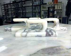 Porte-manteau mural Art Déco en marbre naturel éco-responsable, fabriqué à la main par TCE, accessoire mural haut de gamme pour la maison, l'hôtel et la vente au détail - Product Image 3