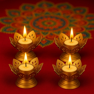 Juego de 4 Portavelas de Loto Hechos a Mano, Soportes de Metal para Velas con Acabado Dorado Mate, Decoración de Loto Diya para el Hogar - Product Image 1