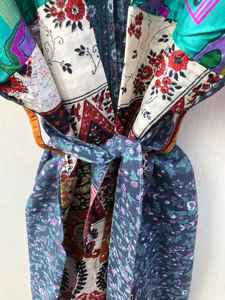 Kimono de seda 100% transpirable hasta la rodilla con cuello en V, hecho a mano con patchwork, para mujer, talla grande, estampado indio, estilo bohemio, ropa de dormir para otoño. - Product Image 5