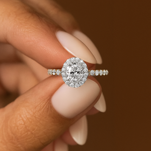 Magnifique bague en diamant solitaire Moissanite ovale de 1.00 carats certifiée IGI pour la fête de mariage d'anniversaire en argent sterling - Product Image 2