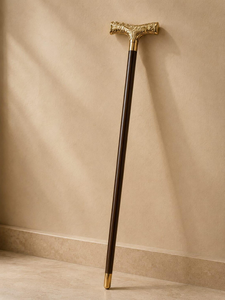 Bastón de madera oscura pulida con mango dorado grabado, bastón de caballero vintage, mango de metal ornamentado, decorativo clásico - Product Image 5