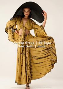 Ensemble deux pièces imprimé style bohème pour femme – Haut court à col en V et manches cloche avec nœud sur le devant et jupe longue fluide, tenue d'été – Assortiment varié - Product Image 6