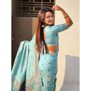 Sari de Seda Baluchari Azul Marino con Tejido Zari de Elite Weaves para Bodas, 650g, en Stock - Product Image 3