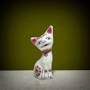 Sculpture de chat bleu assis peinte à la main en émail Meenakari, artisanat Nirmala, cadeau fait main pour la maison/le bureau, provenant du Rajasthan - Product Image 6