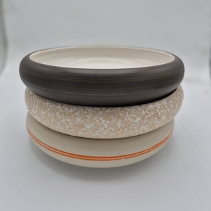 Tazón de Cerámica de Diseño Minimalista con Rayas Naranjas, 21 cm de Diámetro, Hecho a Mano, Libre de BPA, Vajilla para Servir Comida en Hoteles, Restaurantes y Cafeterías - Product Image 5