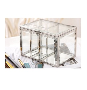 Elegante Caja Organizadora de Joyas de Vidrio y Metal con Diseño Moderno para la Organización del Tocador - Product Image 1