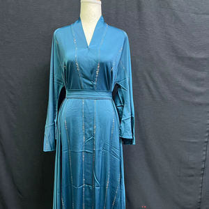 Abaya Turca de Lujo 2026, Transpirable, con Lentejuelas, Dobladillo Acampanado, Hecha a Mano con Cristales, para Mujeres Musulmanas, Ideal para Fiestas - Product Image 1
