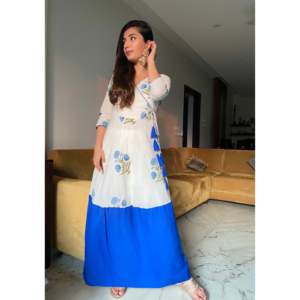 Robe bleue Big Butta respirante taille XS avec couleurs contrastées et taille naturelle pour usage quotidien - Product Image 3