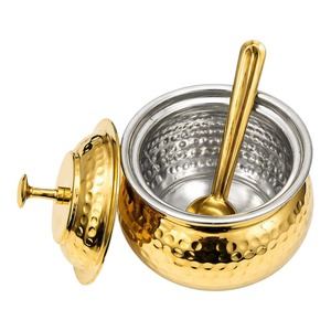 Azucarero de metal dorado martillado con cuchara y tapa, vajilla elegante para bodas - Product Image 1