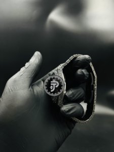 นาฬิกาข้อมือแฟชั่นผู้ชายสุดหรู สแตนเลสสีดำ ประดับเพชรแบบ Iced Out สไตล์ฮิปฮอป ระบบออโตเมติก เครื่องประดับสั่งทำพิเศษ - Product Image 2