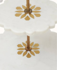 Tempat Kue Keramik Elegan 2 Tingkat Bentuk Bunga Bulat Buatan Tangan Warna Putih dengan Aksen Emas Harga Terbaik - Product Image 3