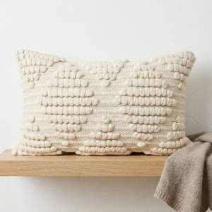 Funda de cojín lumbar bohemia de 12x20, tejida a mano, blanca, elegante, de algodón suave, con textura boho, para decoración del hogar. - Product Image 1