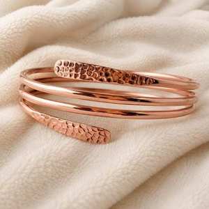 Bracelet manchette ouverte géométrique SOFIYA CRAFT en laiton et cuivre martelé, plaqué cuivre antique, large ouverture, bijoux tendance et mode - Product Image 1