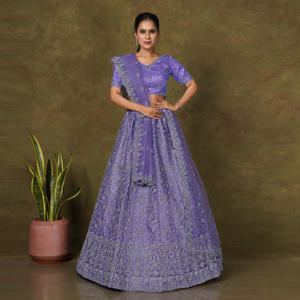 Ensemble Lehenga Choli en tulle transparent avec broderie complexe en fil, jupe à motifs ornés sur toute la surface et chemisier orné - Product Image 1