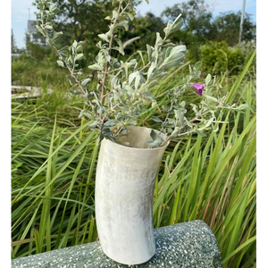 Juego de Jarrones de Flores de Lujo Hechos a Mano con Cuerno de Búfalo Antiguo y Bambú Natural, con Diseño Interior Rústico - Product Image 1