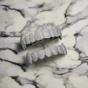 ZAWO HOUSE Ensemble complet de luxe Grillz en Zircon Mossinate, Argent 925, Micro-incrustation glacée, Perle d'eau douce taille brillant, Hip Hop Unisexe - Product Image 5
