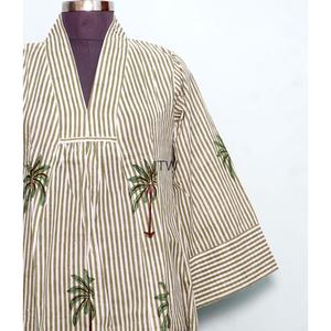 Robe longue décontractée pour femme à imprimé palmiers rayés faite à la main, col en V ample, manches trois quarts, coupe trapèze pour l'été - Product Image 4
