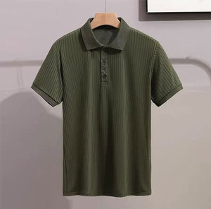 เสื้อโปโลผู้ชายแขนสั้นผ้าถักสีพื้นลำลองติดกระดุมด้านหน้าทรงปกติ - Product Image 3
