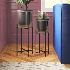 Jardinières en métal gris à motif tressé sur supports hauts noirs en forme d'étoile, pots de fleurs d'angle, disponibles à prix de gros. - Product Image 5