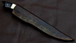 Couteau à fileter en acier Damas forgé à la main sur mesure avec manche personnalisé en os de chameau et corne, couteau de chasse avec broches en laiton et étui - Product Image 5