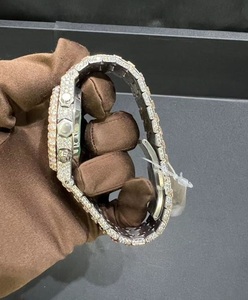 นาฬิกาข้อมือหรูหราสำหรับทุกเพศ ยี่ห้อดรีม จิวเวลส์ ตัวเรือนสแตนเลสสตีลสีทองขาว ประดับเพชร ขนาด 42 มม. ระบบอนาล็อก กลไกอัตโนมัติ แสดงวันที่ กระจกแซฟไฟร์ พร้อมระบบ GPS และนาฬิกาปลุก - Product Image 4