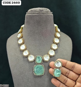 Elegante Conjunto de Collar con Colgante de Corte Cojín Verde Menta, Joyería Tradicional para Boda, Collar de Diseño Premium - Product Image 1