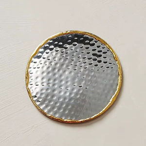 Juego de posavasos de metal premium hechos a mano con diseño vintage para el hogar, la cocina y accesorios de bar. - Product Image 1