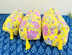 Ensemble de 3 trousses de maquillage vintage matelassées faites à la main en coton imprimé au bloc, pour l'organisation de cosmétiques, pochette artisanale avec fermeture éclair résistante à l'eau - Product Image 1