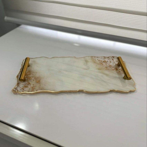 Bandeja Decorativa de Resina Epoxi, Diseño Artístico y Ecológico, Hecha a Mano, Forma Personalizada, con Hoja de Oro Rosa, Estilo Indio, de Artizon Studio - Product Image 2