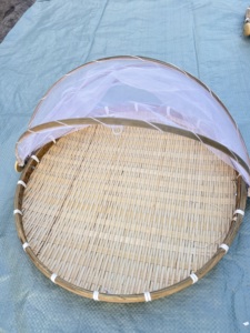 Ensemble de 3 plateaux de service alimentaire tissés à la main en bambou avec couvercles en filet pour pique-nique en extérieur et protection contre les insectes - Product Image 2