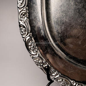 Prix de gros Plateau de service artistique en métal fabriqué à la main avec un design unique pour la maison et le commerce Décoration festive Diwali - Product Image 2