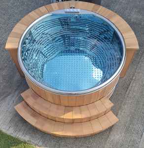 Jacuzzi autoportant en acier inoxydable 304 de 160 cm avec 1 lumière LED, couvercle en cèdre rouge et 1 escalier pour villa extérieure - Product Image 4