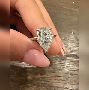 Anillo de lujo con diamante de corte pera cultivado en laboratorio en plata de ley 925 para mujer, perfecto para regalo de compromiso, boda y aniversario. - Product Image 1