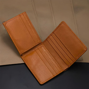 Portefeuille à trois volets couleur beige clair, avec fenêtre d'identification pratique, poche en maille transparente, plusieurs emplacements pour cartes, produits utiles en gros pour hommes - Product Image 2