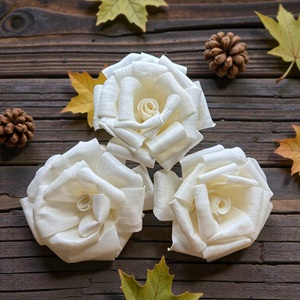 Flores de Madera Sola VADEE, Hechas a Mano, Sostenibles, de Terciopelo, Color Marfil, 8.5 CM, Varilla de Fibra de Planta Sesbania, Tailandia - Product Image 1