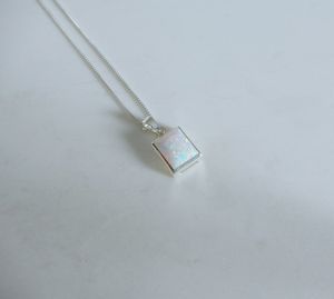 Collar de ópalo blanco con colgante de plata de ley, joyería con piedra de nacimiento de octubre, elegante collar de piedras preciosas, regalo para ella - Product Image 2