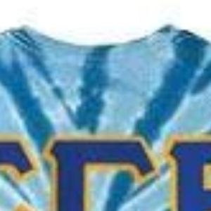 Camiseta Tie Dye Personalizada con Letras, Unisex, Manga Corta, Cuello Redondo, Diseño Gráfico, Lavado Espiral Azul, Estilo Casual, Letras Griegas, Universitaria - Product Image 4