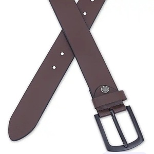 Cinturón clásico hecho a mano de cuero puro marrón para hombre, informal, con hebilla de aleación y longitud personalizable. - Product Image 6