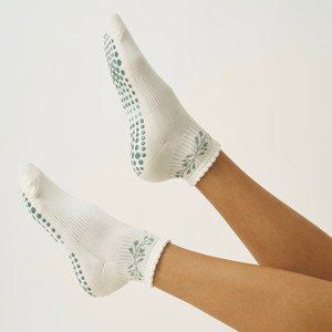 <b>Custom</b> logo Non-Slip Ankle <b>Socks</b> With Floral Pattern And <b>Grip</b> Bottom For Yoga Kids Cotton <b>Socks</b> Spring Wear - Product Image 3